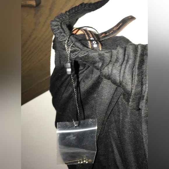 BCBGMAXAZRIA SIZE XS 00’s style dress/ gold hardware embellishments on collar - Picture 5 of 5